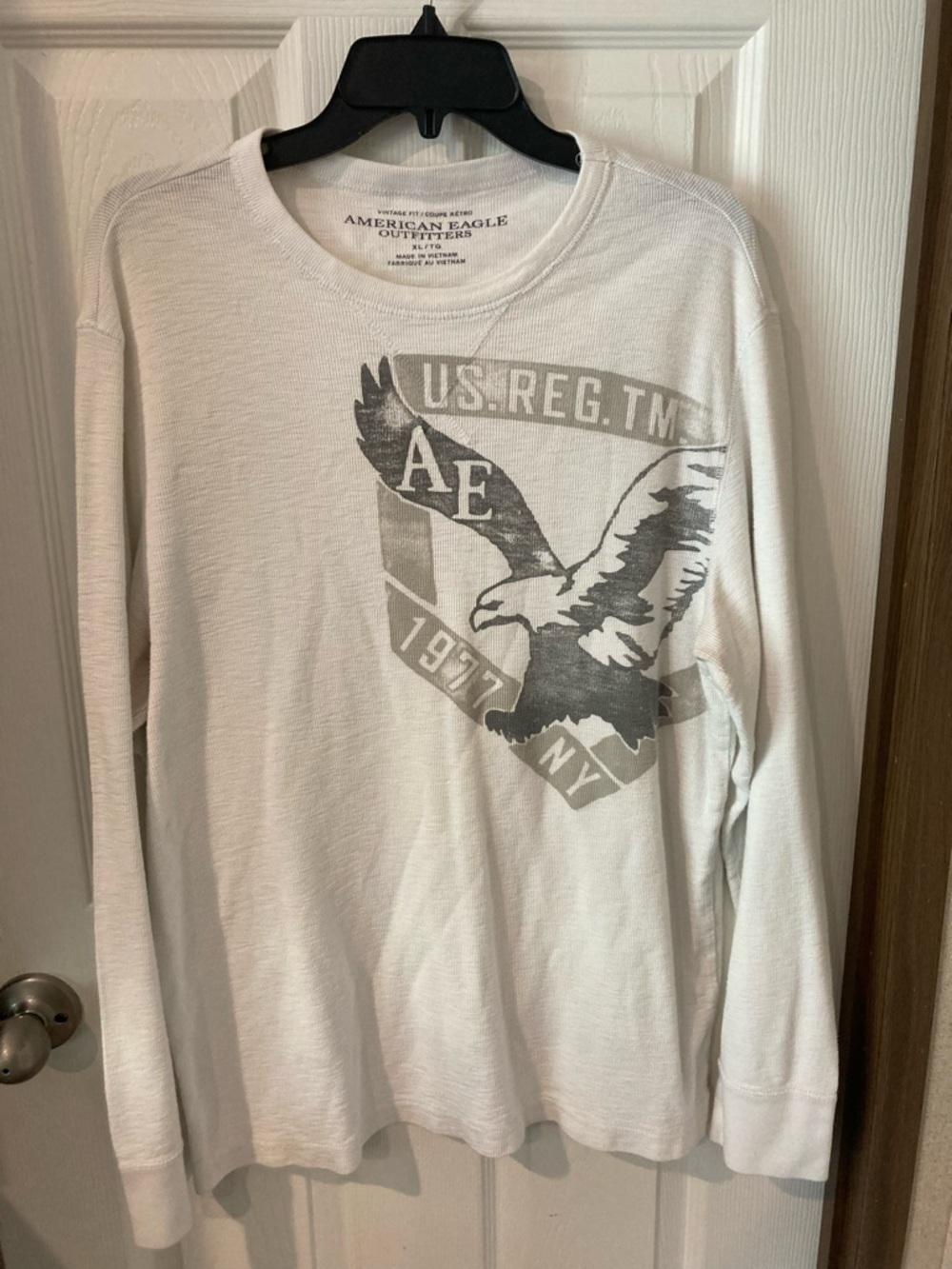 American Eagle Outfitters White Long Sleeve Graphic Tee with Gray Eagle XL
